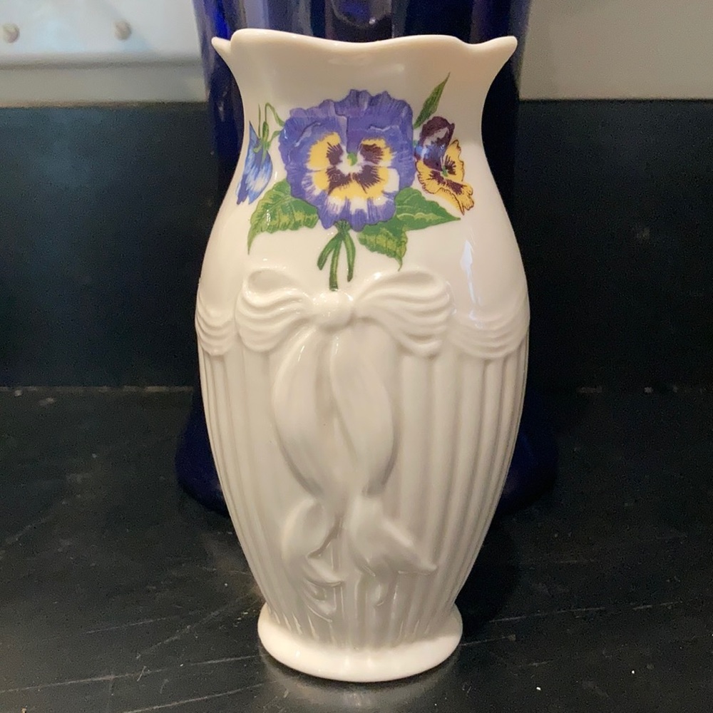 Belleek Millennium 2000 Ireland Gorgeous Vase